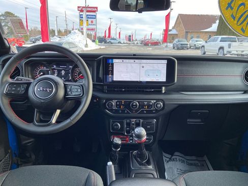 Used 2024 Jeep Gladiator Rubicon w/ Safety Group image 18