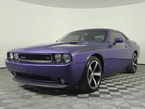 Used 2013 Dodge Challenger R/T RWD image 3