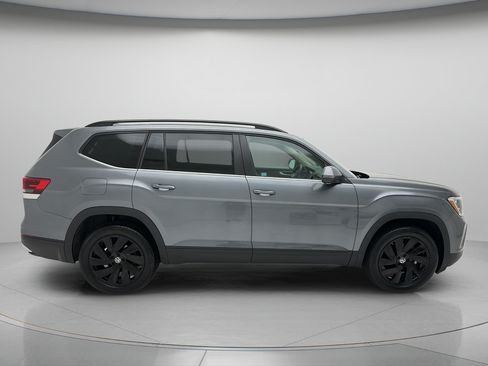 Used 2025 Volkswagen Atlas SE AWD/4WD image 4