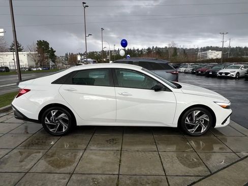 Certified 2025 Hyundai Elantra Sport image 4