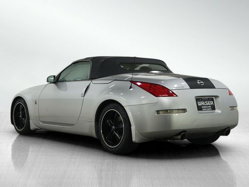 Used 2006 Nissan 350Z Touring RWD image 3