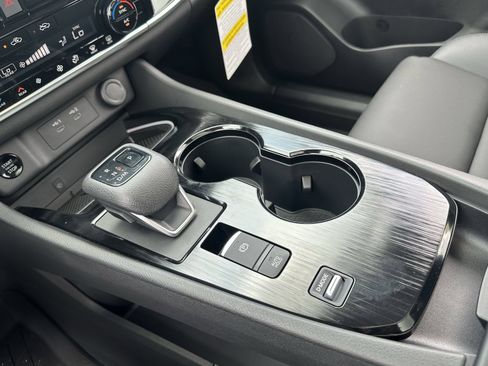 New 2025 Nissan Rogue SL w/ SL Premium Package FWD image 9