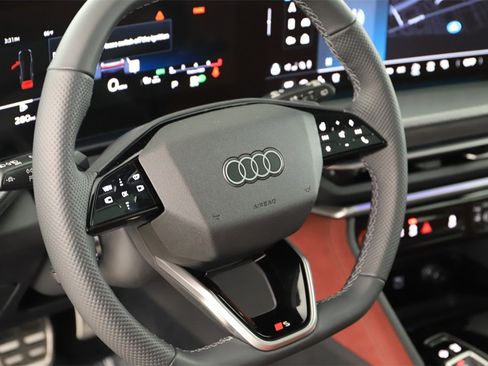 Certified 2025 Audi SQ5 Prestige image 16