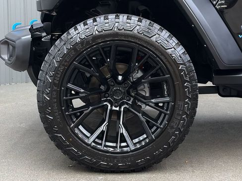 Used 2024 Jeep Wrangler Unlimited Rubicon 4xe w/ Technology Group image 12