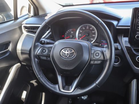 Certified 2022 Toyota Corolla Cross LE w/ Moonroof Package FWD image 15