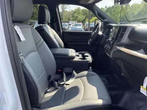 Used 2024 RAM 2500 Tradesman w/ Chrome Appearance Group image 32