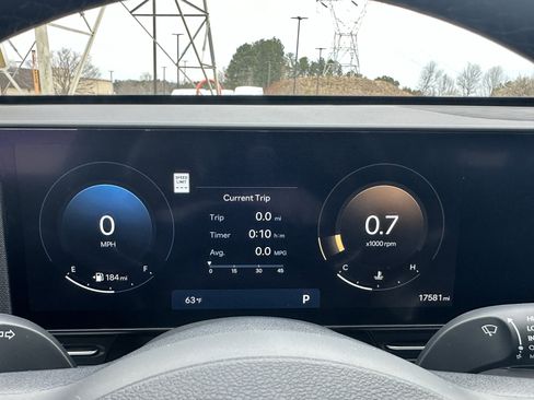 Used 2025 Hyundai Kona Limited image 28