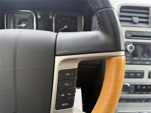 Used 2008 Lincoln MKX AWD image 24