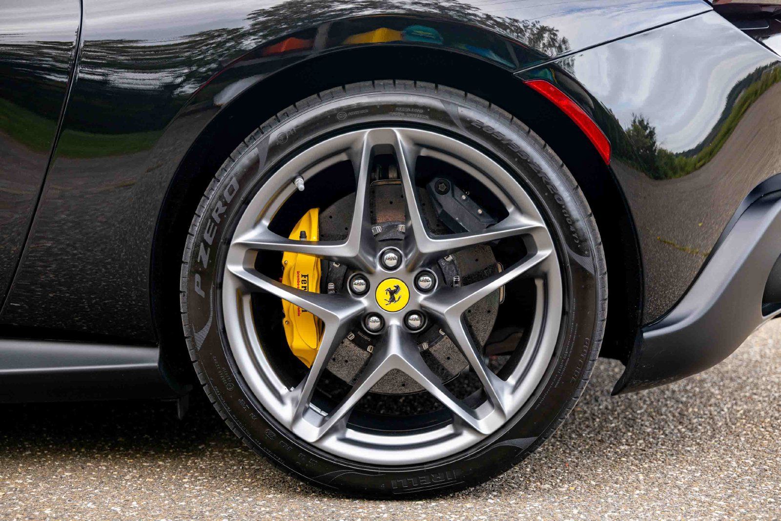 Used 2022 Ferrari Roma RWD image 18