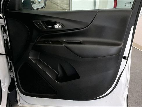 Used 2023 Chevrolet Equinox LT w/ Driver Convenience Package AWD/4WD image 12