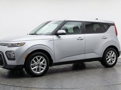 Used 2025 Kia Soul LX w/ LX Technology Package FWD image 3