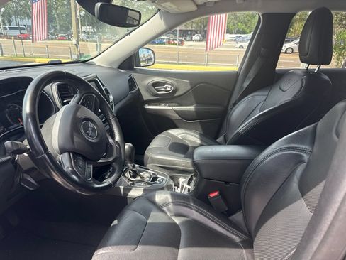 Used 2019 Jeep Cherokee Limited AWD/4WD image 8
