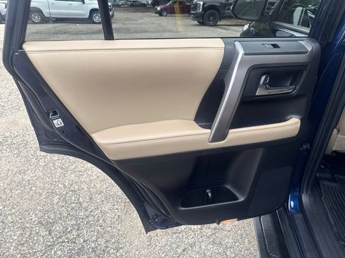 Used 2021 Toyota 4Runner SR5 Premium w/ Moonroof Package AWD/4WD image 17