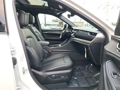 New 2025 Jeep Grand Cherokee Limited AWD/4WD image 17