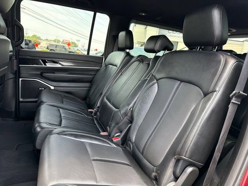 Used 2024 Jeep Wagoneer Series II w/ Flexible Seating Group RWD image 20