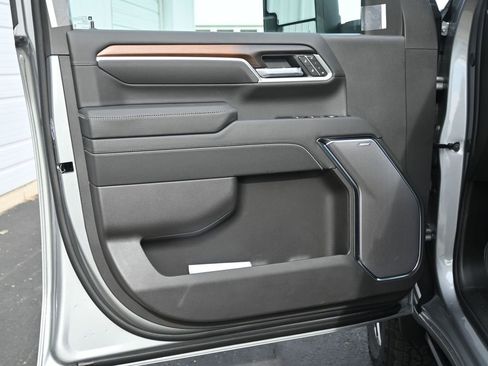 New 2026 GMC Sierra 2500 Denali w/ Denali Reserve Package image 17