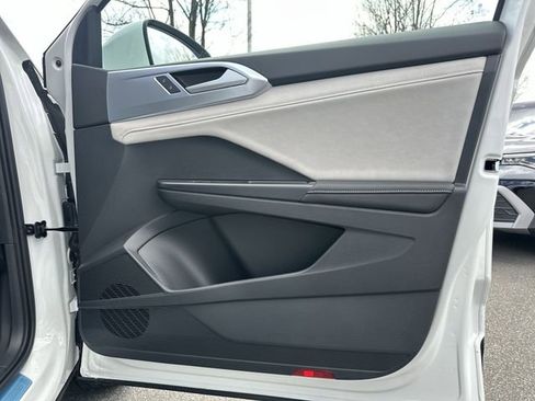 New 2026 Volkswagen Taos SE image 30