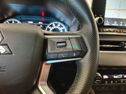 Used 2024 Mitsubishi Outlander SE image 25