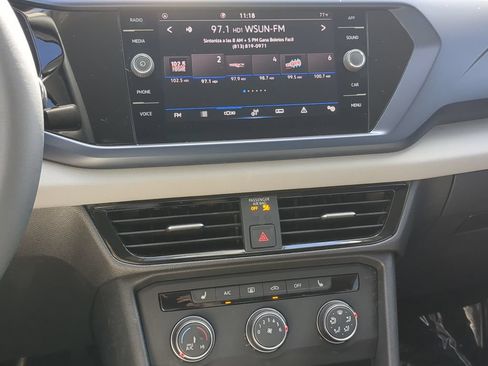 Certified 2022 Volkswagen Taos SE FWD image 20