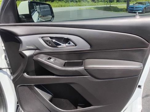 Used 2020 Chevrolet Traverse LT image 39