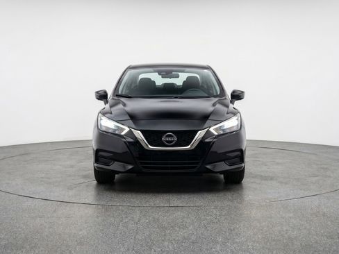 Used 2025 Nissan Versa SV image 2