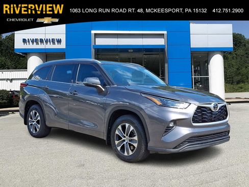 Used 2022 Toyota Highlander XLE image 1
