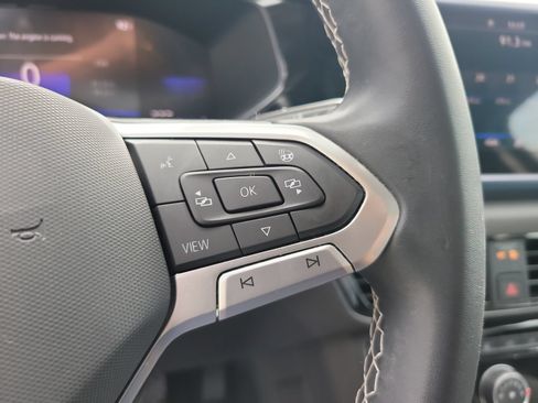 Used 2023 Volkswagen Taos SE w/ Panoramic Sunroof Package FWD image 29