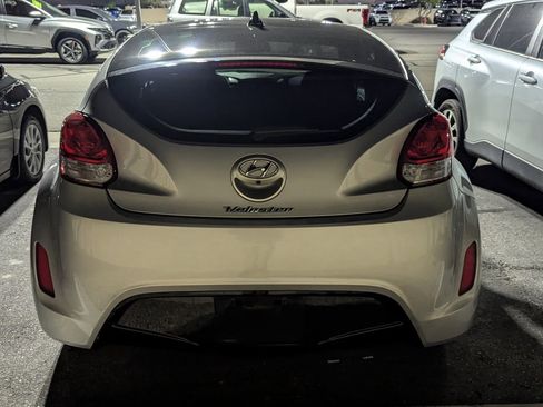 Used 2017 Hyundai Veloster Value Edition FWD image 5