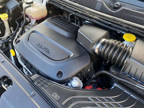 Used 2025 Chrysler Pacifica Select FWD image 13