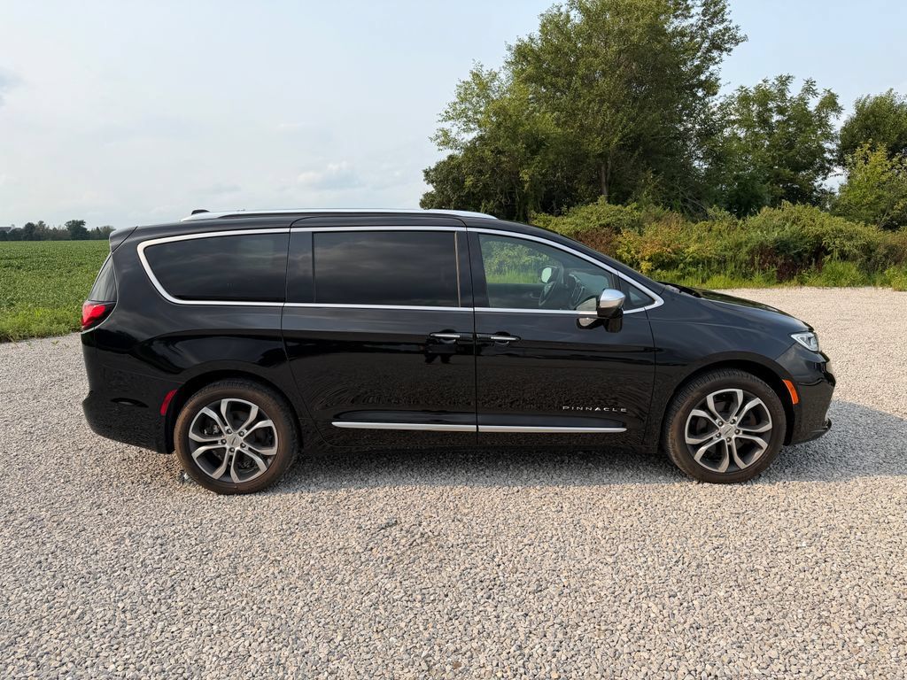 Used 2024 Chrysler Pacifica Pinnacle AWD/4WD image 24