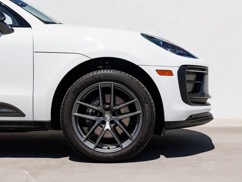 Certified 2025 Porsche Macan Turbo AWD/4WD image 11