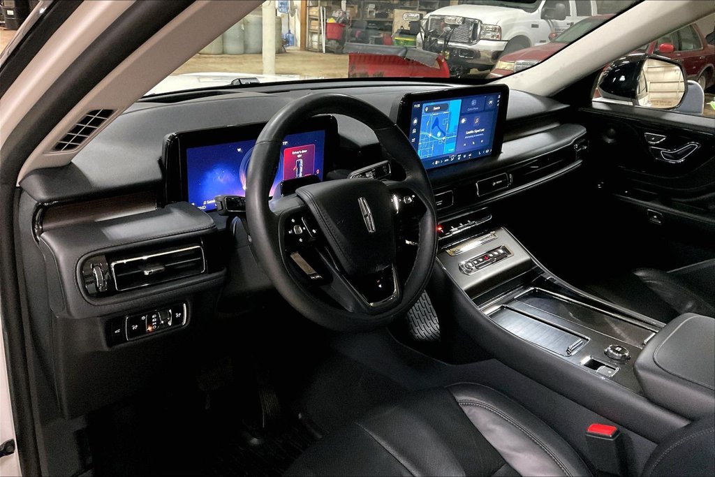 Used 2025 Lincoln Aviator Reserve w/ Jet Appearance Package AWD/4WD image 13