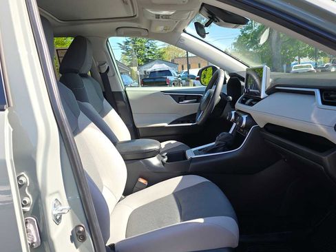 Used 2023 Toyota RAV4 XLE w/ Convenience Package FWD image 10