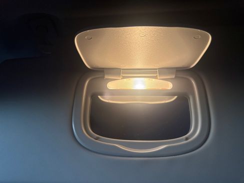 Used 2018 Jeep Renegade Latitude w/ Cold Weather Group image 28