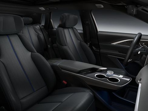 New 2026 Cadillac Lyriq Premium Sport image 33