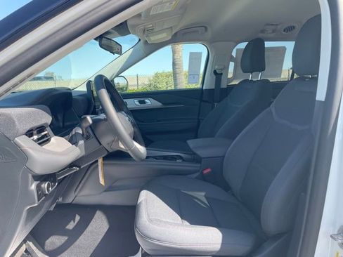 New 2026 Ford Explorer Active RWD image 18