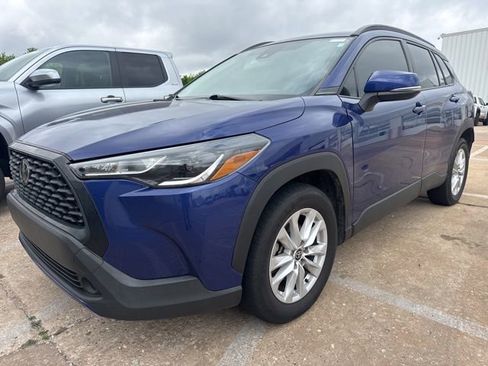 Used 2022 Toyota Corolla Cross LE AWD/4WD image 2