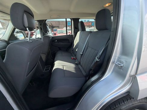 Used 2011 Jeep Liberty Sport AWD/4WD image 10