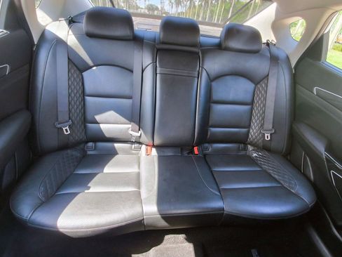 Used 2019 Kia Cadenza Limited FWD image 14