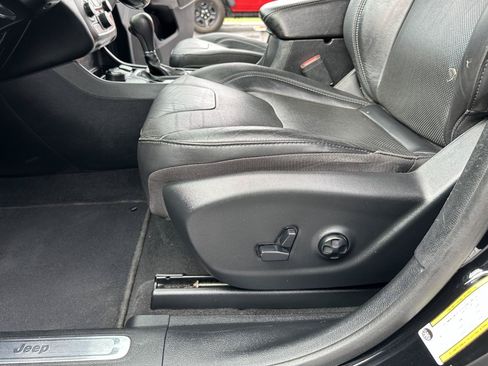 Used 2020 Jeep Cherokee Limited AWD/4WD image 26