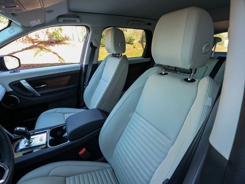 Used 2023 Land Rover Discovery Sport SE image 14