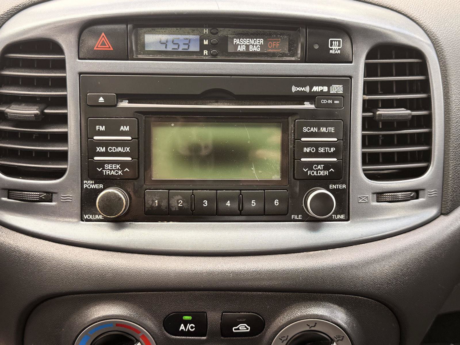 Used 2010 Hyundai Accent SE FWD image 25