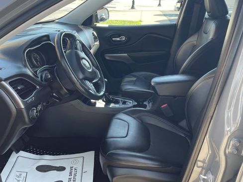 Used 2020 Jeep Cherokee Latitude Plus w/ Comfort/Convenience Group AWD/4WD image 6