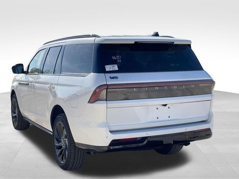 New 2026 Lincoln Navigator Reserve w/ Jet Appearance Package AWD/4WD image 3