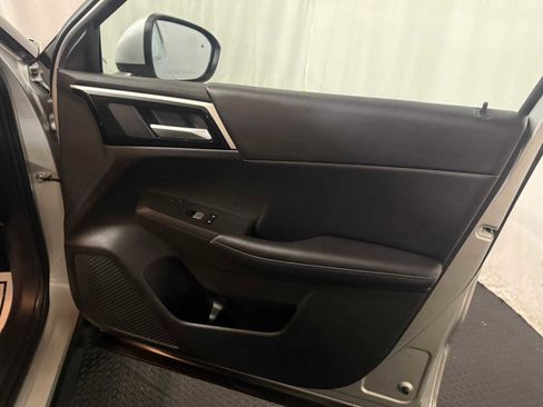 Used 2023 Mitsubishi Outlander SE image 28
