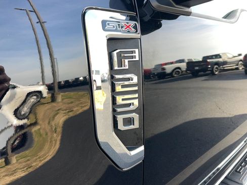 Used 2021 Ford F250 XL w/ STX Appearance Package image 9