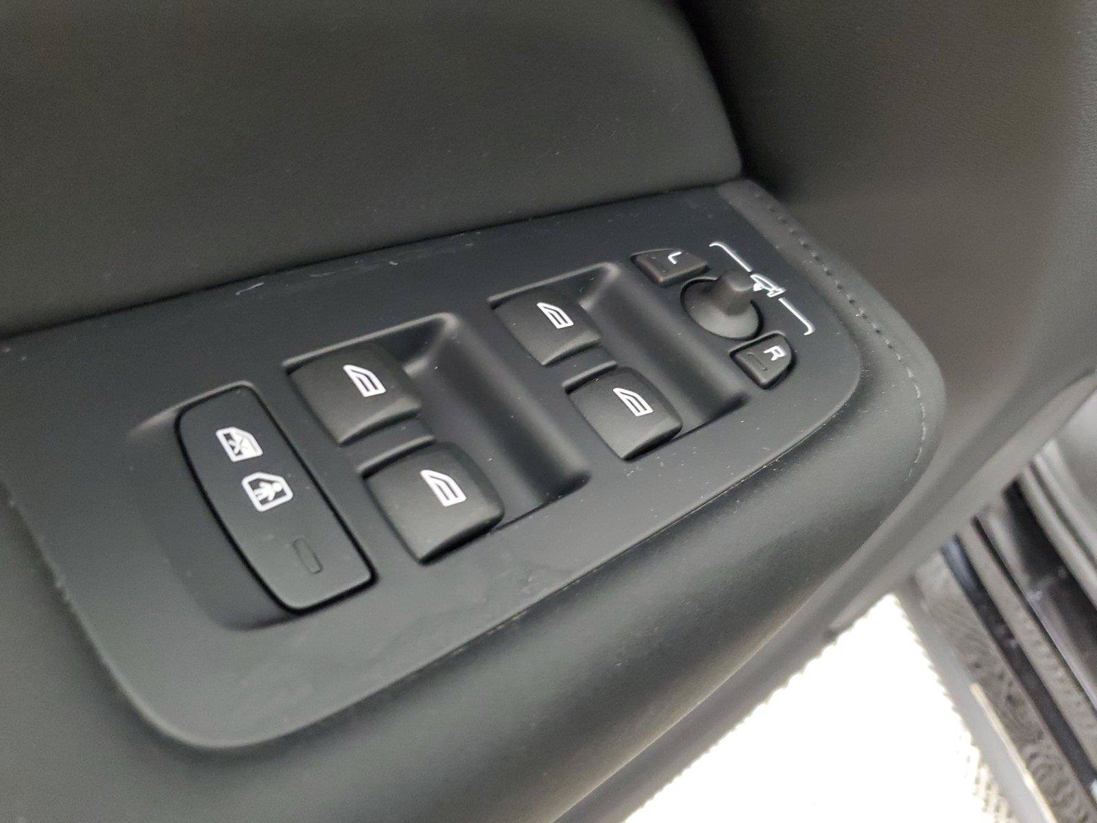 Certified 2026 Volvo XC60 B5 Plus AWD/4WD image 20