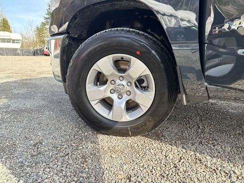 New 2026 RAM 1500 4x4 Crew Cab image 27