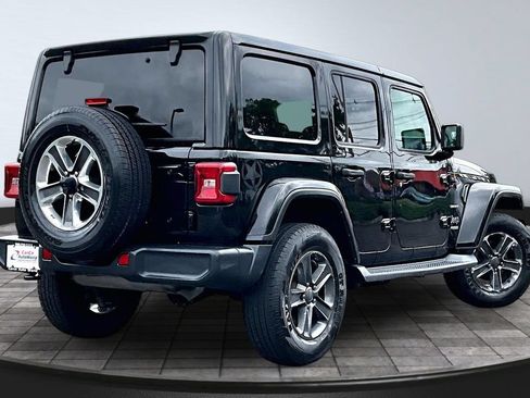 Used 2018 Jeep Wrangler Unlimited Sahara AWD/4WD image 5