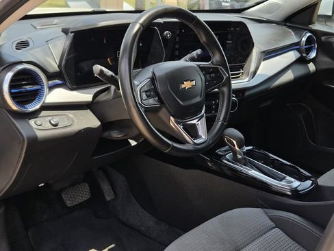 Used 2024 Chevrolet Trax LT w/ Driver Confidence Package FWD image 31